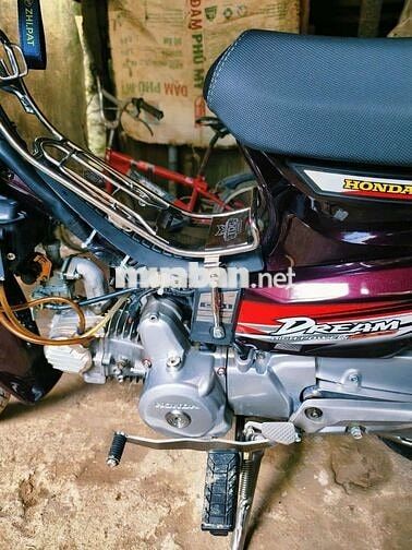 Honda Dream màu Đỏ mận