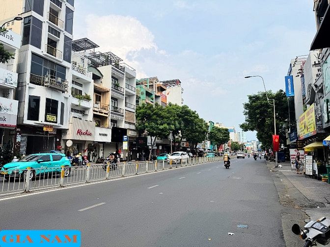 BÁN NHÀ GÓC 3 MẶT TIỀN : 352 LÊ VĂN SỸ - P. 14 - Q. 3 - TPHCM