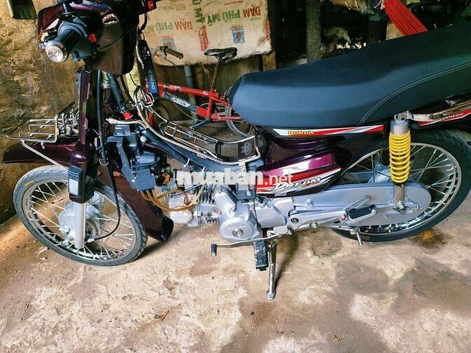 Honda Dream màu Đỏ mận