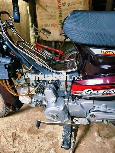 Honda Dream màu Đỏ mận