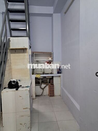 Nhà hòa hưng,q10.(1 trệt,2 lầu,nhà nhỏ.)