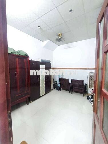 Cho Thuê nhà nguyên căn Mặt Tiền Tô Hiệu 3 Tầng Tân Phú 16 triệu 