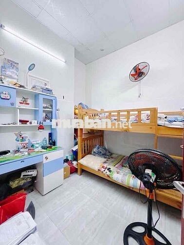 Bán nhà mt xe hơi đậu cửa Đ.Đoàn văn bơ, Dt 99.8m2 chỉ 8.7T,