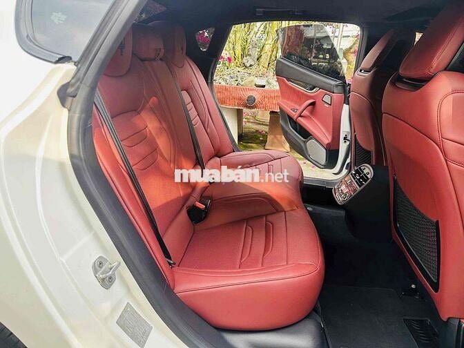 Maserati SQ4 2016 Trắng/đỏ