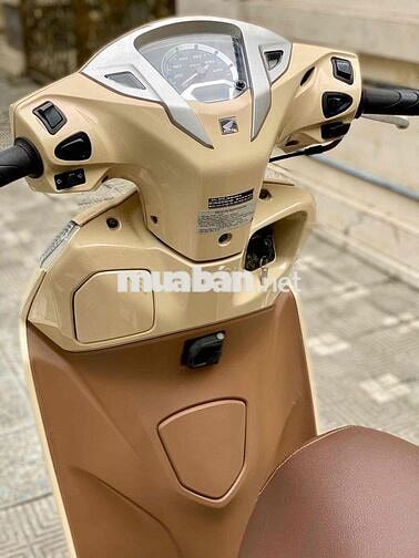 Honda Lead Fi màu Vàng cát