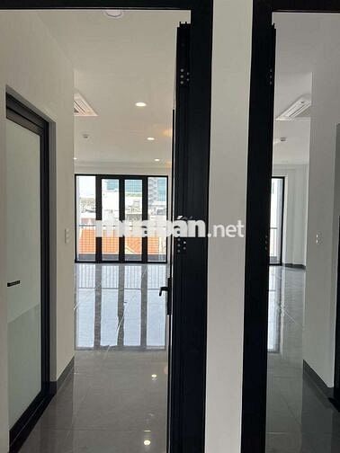 nhà mới đẹp thích hợp làm van phòng 
