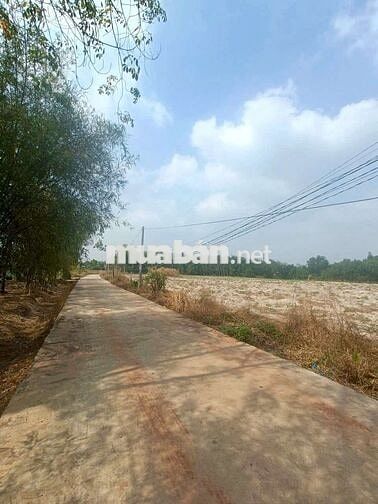 Bán lô đất hẻm xe hơi thị xã Chơn Thành , 5.06×38 , 190m2 . 660 triệu