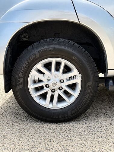 Toyota Fortuner 2013 Bạc