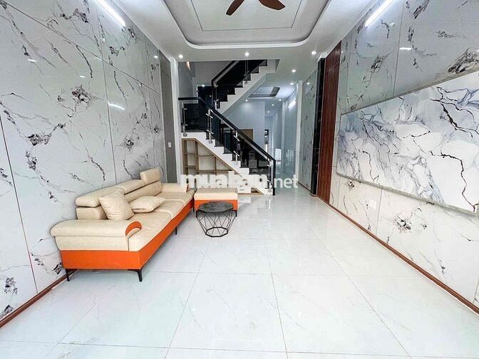 NHÀ LẦU HIỆN ĐẠI GẦN ĐƯỜNG ĐỒNG KHỞI
