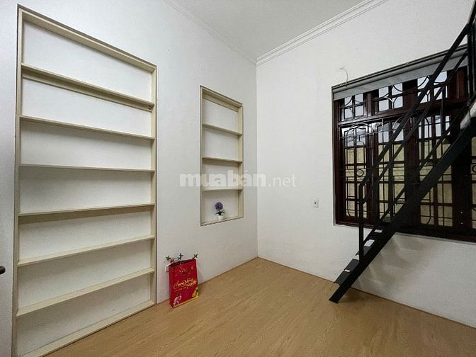 Phòng khép kín 3,8 tr cửa sổ thoáng, ngõ ô tô ngay cạnh HH Linh Đàm