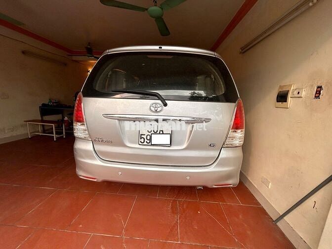 Bán Toyota Innova 2011 Bạc Số sàn-gia đình sử dụng