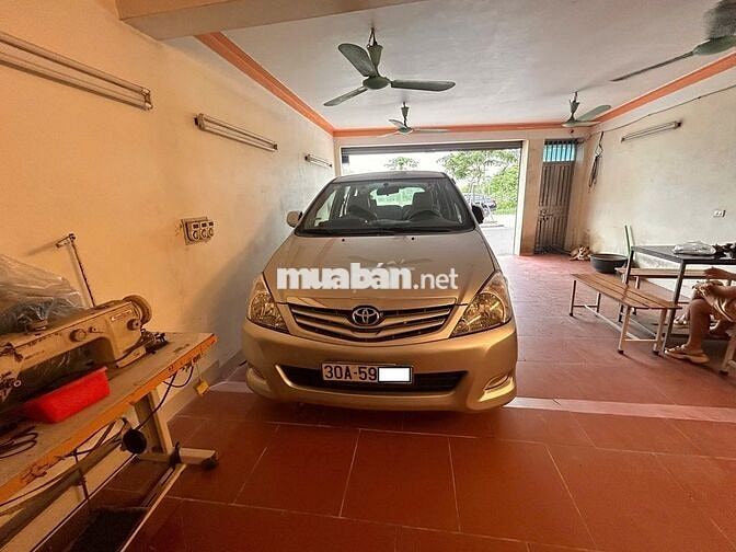 Bán Toyota Innova 2011 Bạc Số sàn-gia đình sử dụng