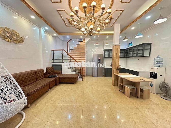 Cho thuê nhà ngay chợ Phạm Văn Hai