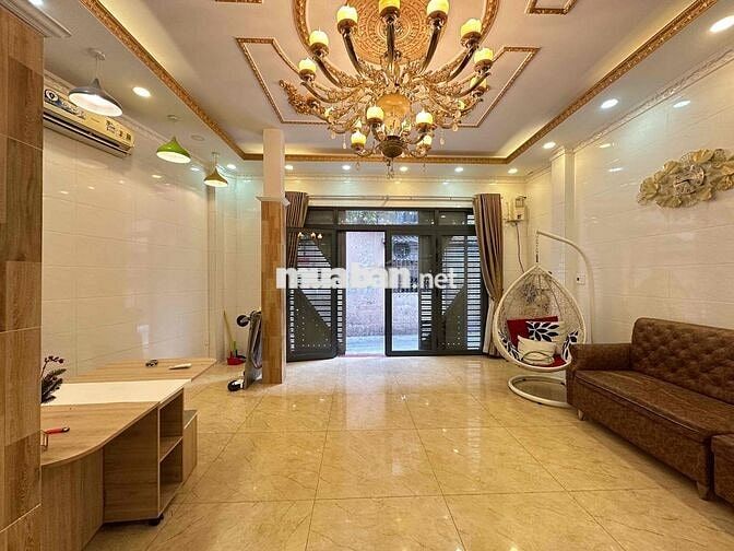 Cho thuê nhà ngay chợ Phạm Văn Hai