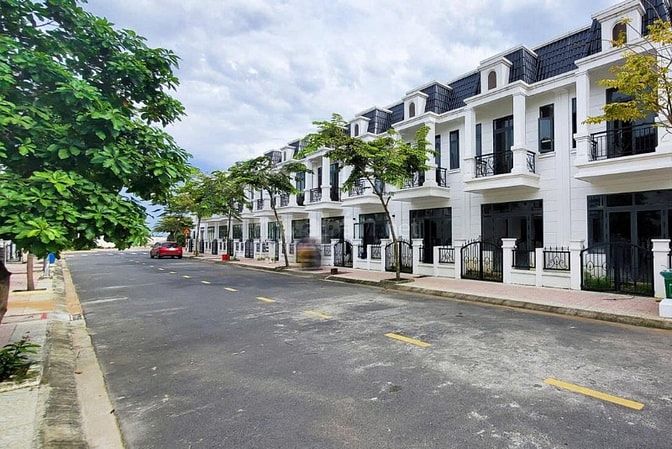 🏠 NHÀ PHỐ SỔ SẴN - THU NHẬP NGAY 10TR/THÁNG - SÁT CẠNH KCN VSIP 3