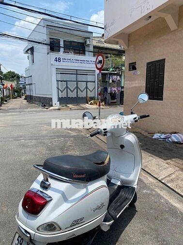 Piaggio Vespa LX125 Fi Trắng BSTP