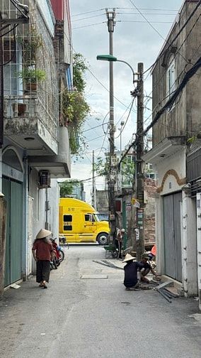 Mặt ngõ thông Phạm Tử Nghi vs Nguyễn Văn Linh. Nhà chắc chắn- không kh