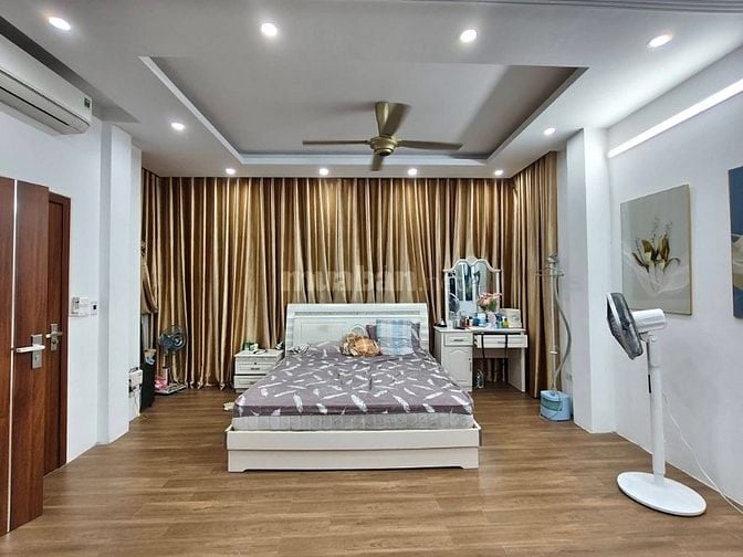 Bán nhà phố Tôn Đức Thắng, Đống Đa 45m, 5 tầng, mt 8m. Giá: 20.3 tỷ