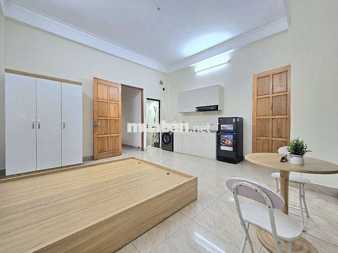 CCMN View Hồ 3.5tr - Thang máy - Ô tô đỗ cửa - Full đồ ở ngay