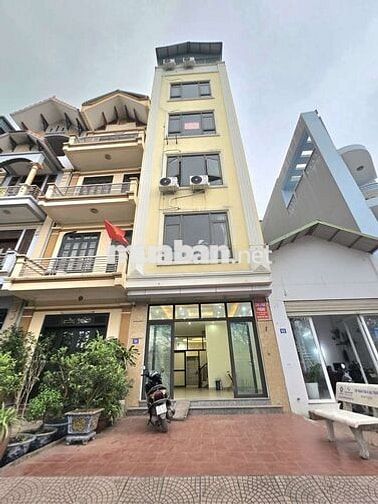 CCMN View Hồ 3.5tr - Thang máy - Ô tô đỗ cửa - Full đồ ở ngay