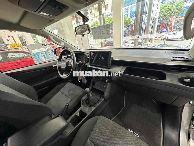 Toyota Hilux Số sàn | Ưu Đãi | Xe Giao Ngay
