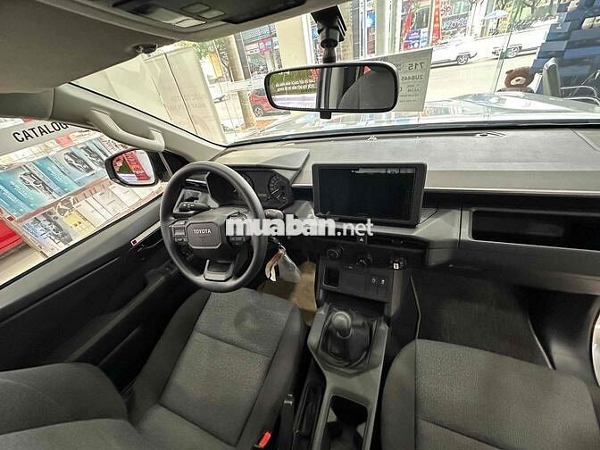 Toyota Hilux Số sàn | Ưu Đãi | Xe Giao Ngay