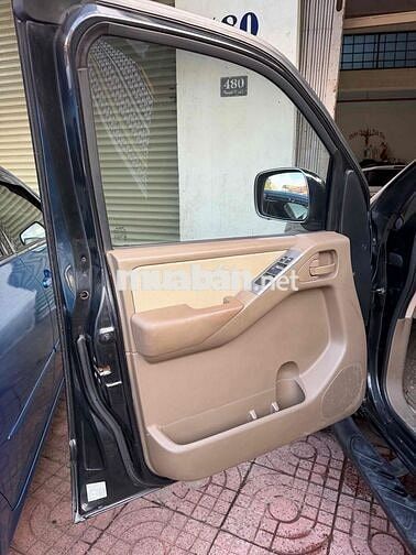 Nissan Navara XE 2012 tự động 4x4 2.5TD