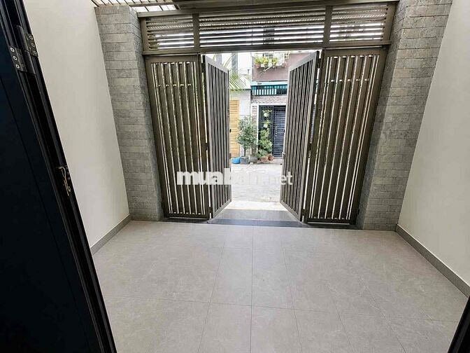 MẶT TIỀN 4 TẦNG HIỆN ĐẠI NGANG LỚN 4,4M KHU BÀU CÁT - NGÃ 4 BẢY HIỀN .