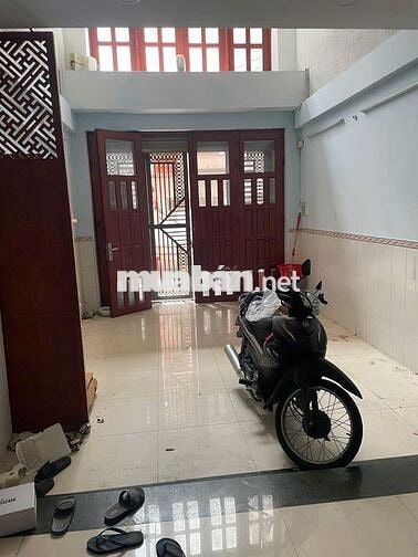 Cho thuê nhà nguyên căn 5 lầu! đối diện bv Nguyễ Tri Phương