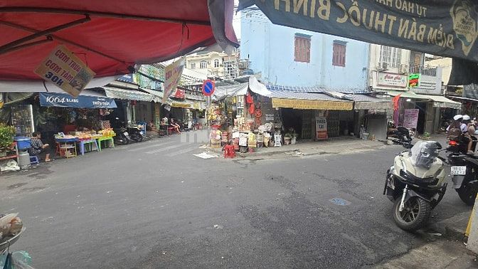  CHO THUÊ MẶT BẰNG KINH DOANH NGAY GÓC NGÃ TƯ - TRUNG TÂM PHÚ NHUẬN