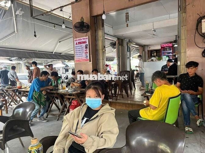 Tuyển Nam Phụ quán Cafe