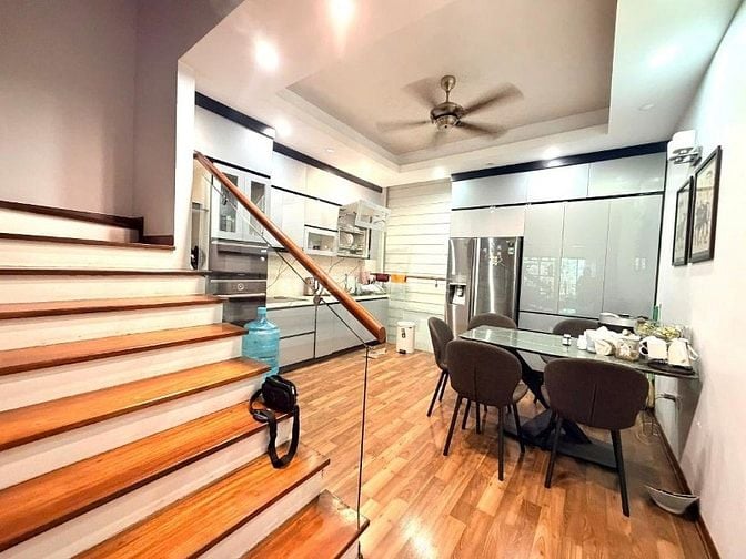 Bán nhà phố Hoàng Cầu, Đống Đa 56m, 5 tầng, mt 4.5m. Giá: 33.8 tỷ