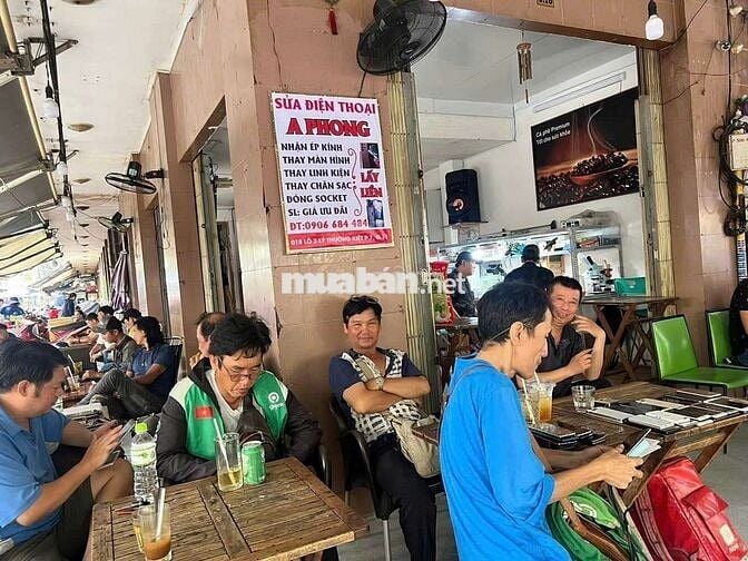Tuyển Nam Phụ quán Cafe