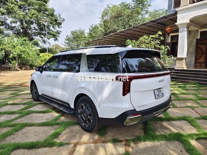 Kia Carnival Signature HEV 2025 Trắng