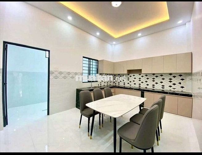 Bán nhà cấp 4 sổ hồng riêng, dt 118m2 ngay chợ Quy Đức giá 760triệu