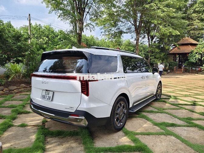 Kia Carnival Signature HEV 2025 Trắng