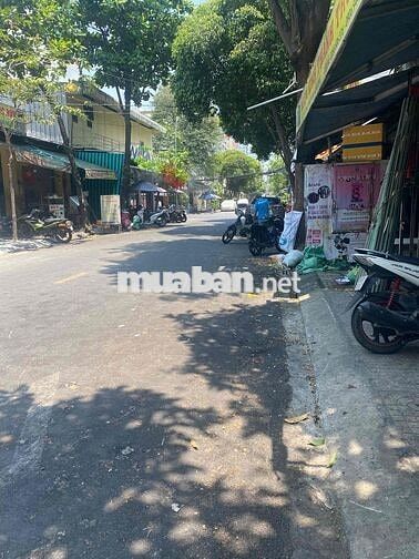 Chính chủ bán gấp MTNB Quách Đình Bảo. Dt 5 x 18m. Cấp 4. Giá 10.9 tỷ