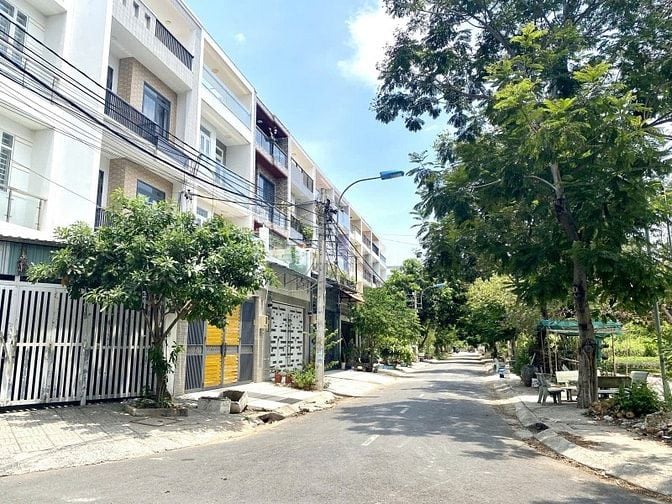 MẶT TIỀN ĐƯỜNG 10M, VỈA HÈ 3M TRỊNH QUANG NGHỊ QUẬN 8 - 100M2 (5*20) 