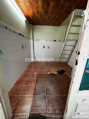 Nhà mặt tiền, tiện cho 1 nguoi hoặc 2 nguoi ở .  