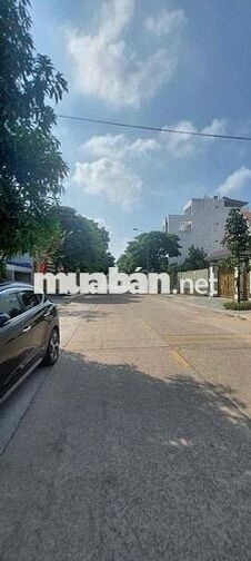 Bán Đất 120m2 tại Phường Dĩ An, 8,8 ty, mặt tiền 5m, ngõ 10m