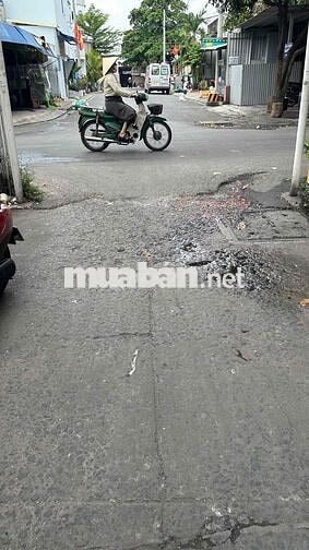 Hot, Bán gấp Nhà riêng Lê Văn Quới, 36m2, 2 tầng mời đẹp, hẻm xe hơi