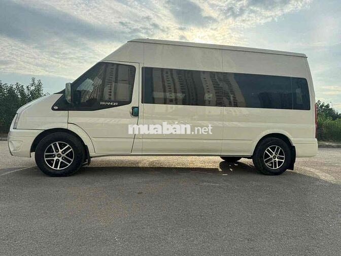 Ford Transit 2018 số sàn 10 chỗ