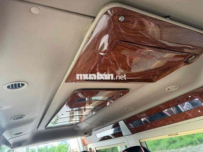 Ford Transit 2018 số sàn 10 chỗ