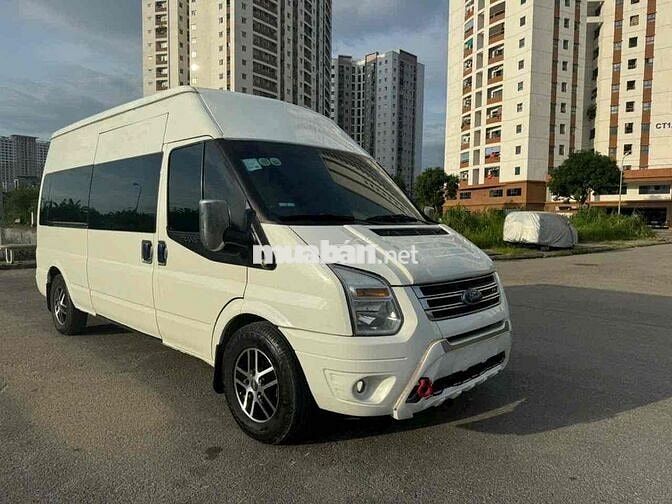 Ford Transit 2018 số sàn 10 chỗ