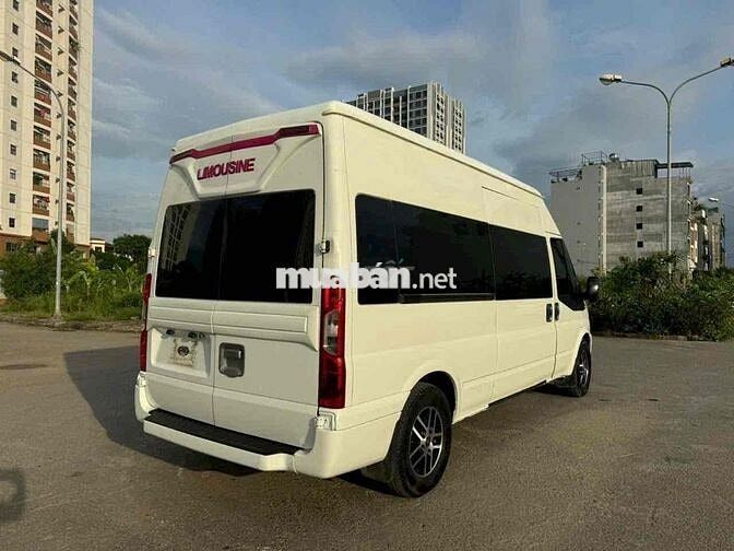 Ford Transit 2018 số sàn 10 chỗ
