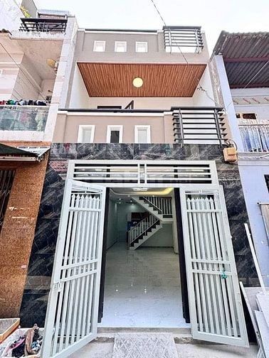 750 triệu nhà sát chợ phú lạc , bến xe quận 8