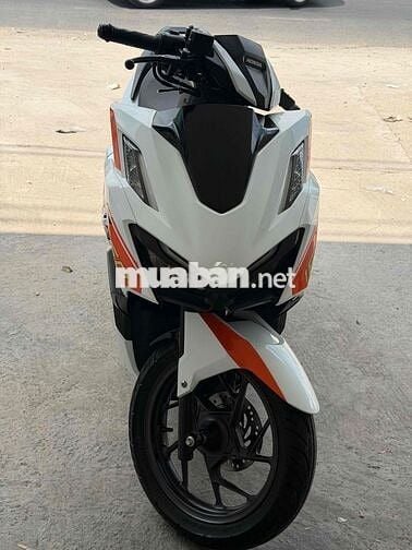 Honda Vario 160 Trắng cam đen
