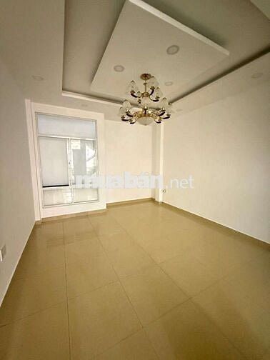 HÀNG VIP HIỆP BÌNH  SÁT MT QL13  ĐỐI DIỆN VẠN PHÚC Ô TÔ NGỦ TRONG NHÀ