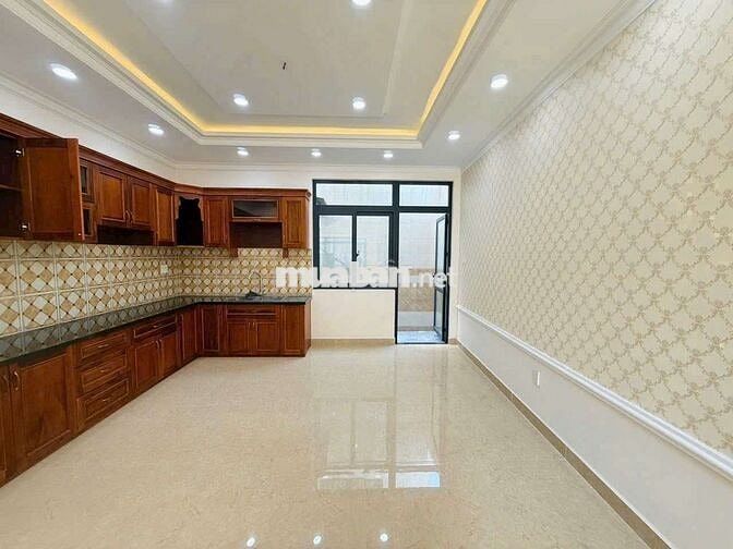 HÀNG VIP HIỆP BÌNH  SÁT MT QL13  ĐỐI DIỆN VẠN PHÚC Ô TÔ NGỦ TRONG NHÀ
