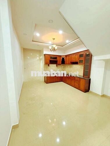 HÀNG VIP HIỆP BÌNH  SÁT MT QL13  ĐỐI DIỆN VẠN PHÚC Ô TÔ NGỦ TRONG NHÀ